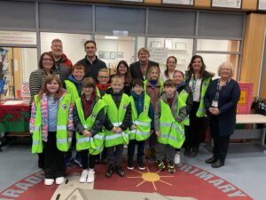 Staff, pupils, parents, governers and Bethan Cook, FareShare Cymru, Henry Tufnell MP and Jonathan Wallcroft at FareShare UK